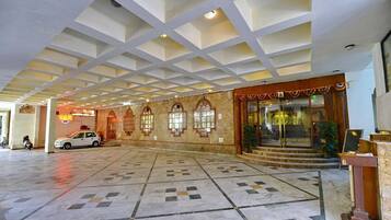 House | Lobby