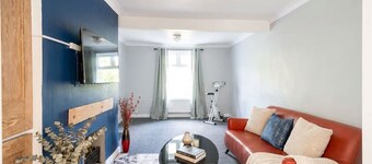 Comfortable 3 Bed House nr Chesterfield w Garden