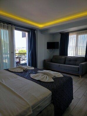 Standardzimmer, Balkon, Strandblick | Schreibtisch