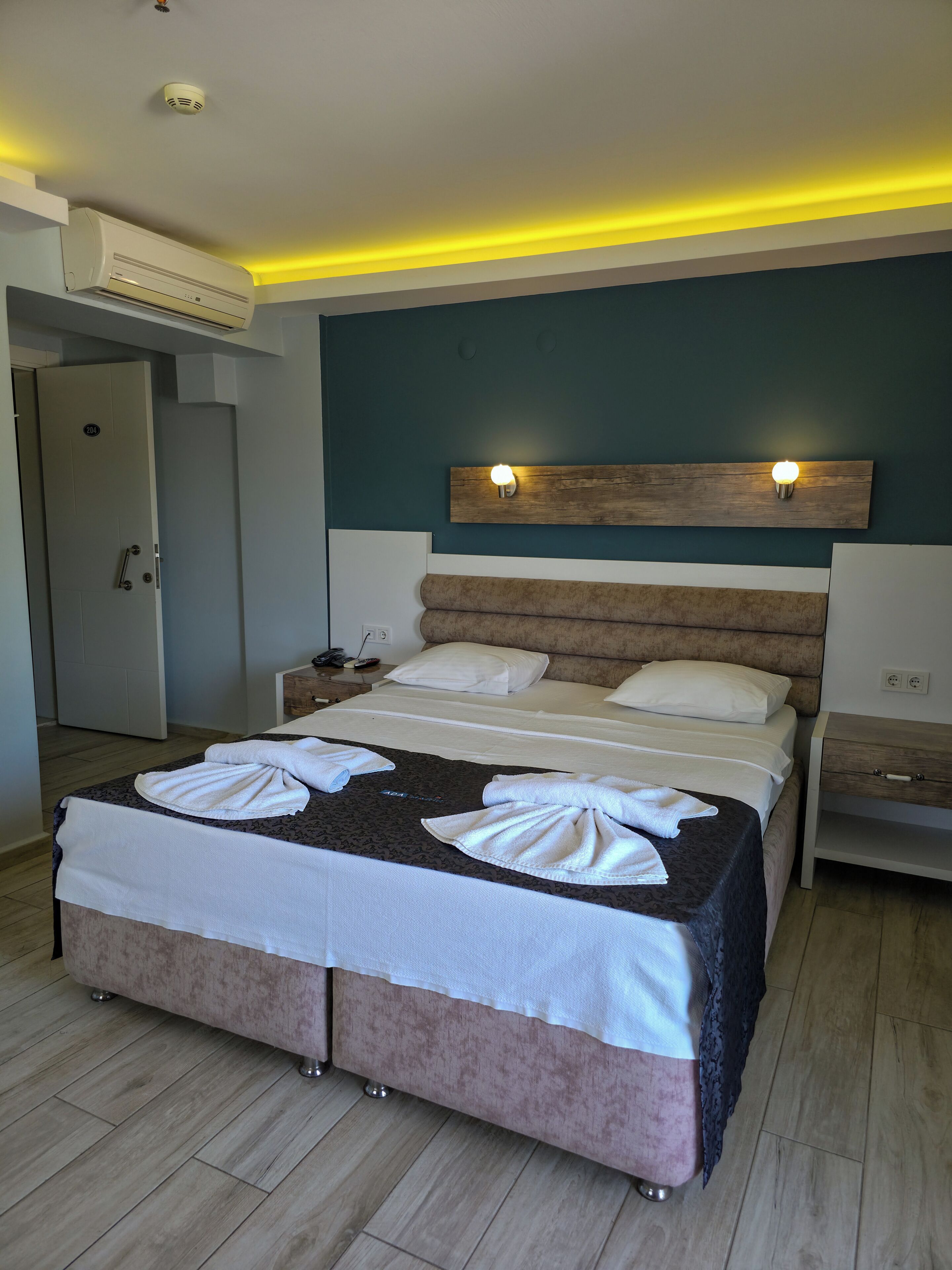 Quarto standard, sacada, vista para a praia | Escrivaninha
