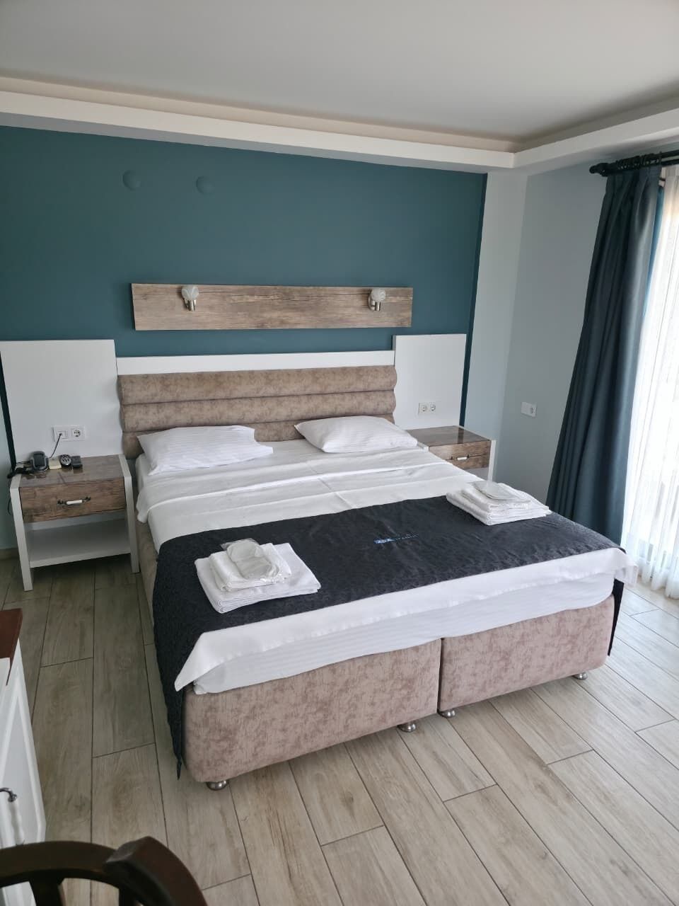 Habitación estándar, balcón, vistas a la playa | Escritorio
