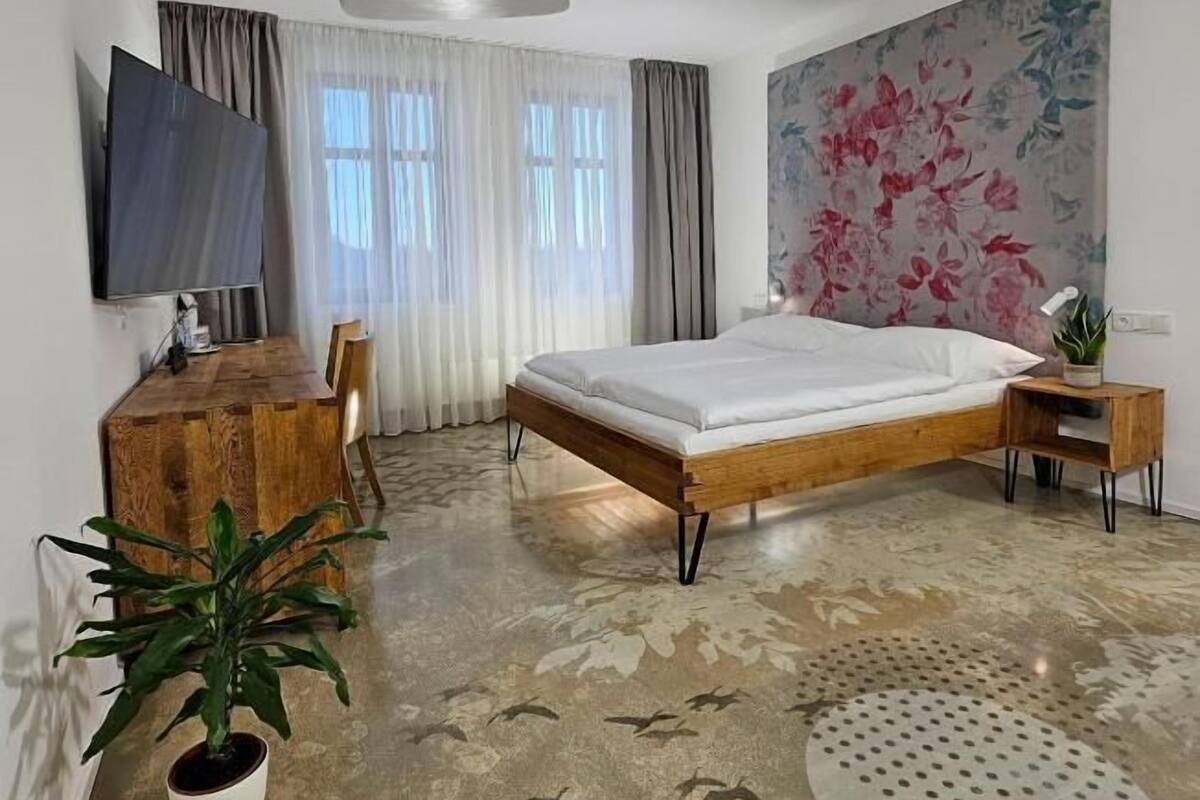 Double Room, City View (No 1)