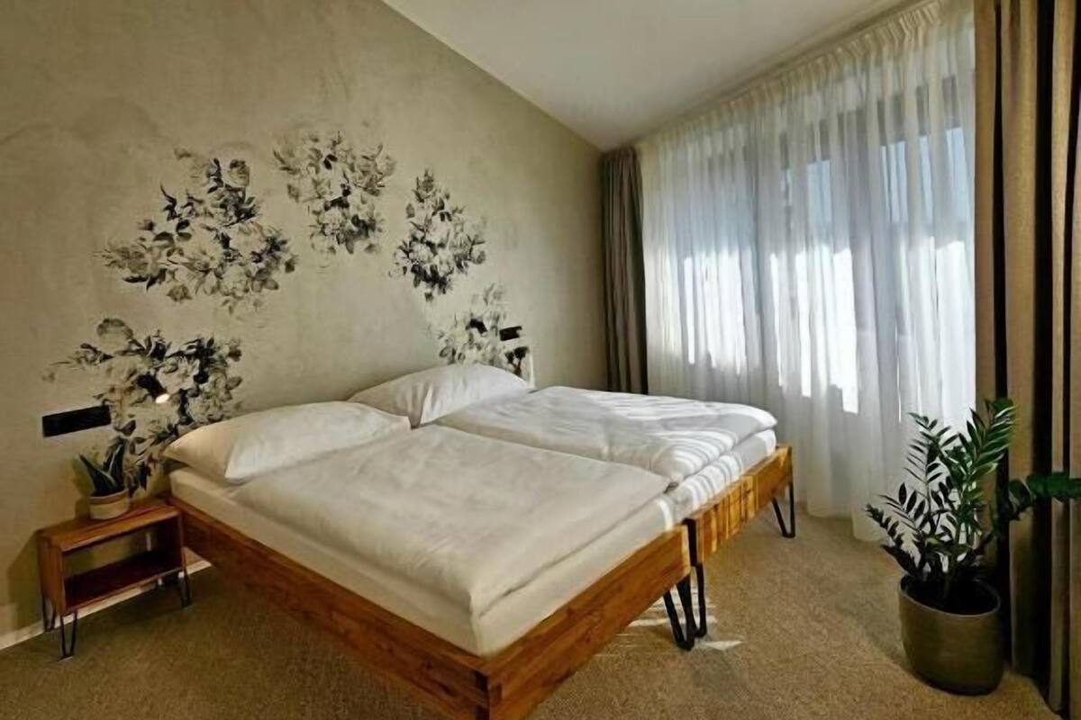 Double Room, Mountain View (No 16)