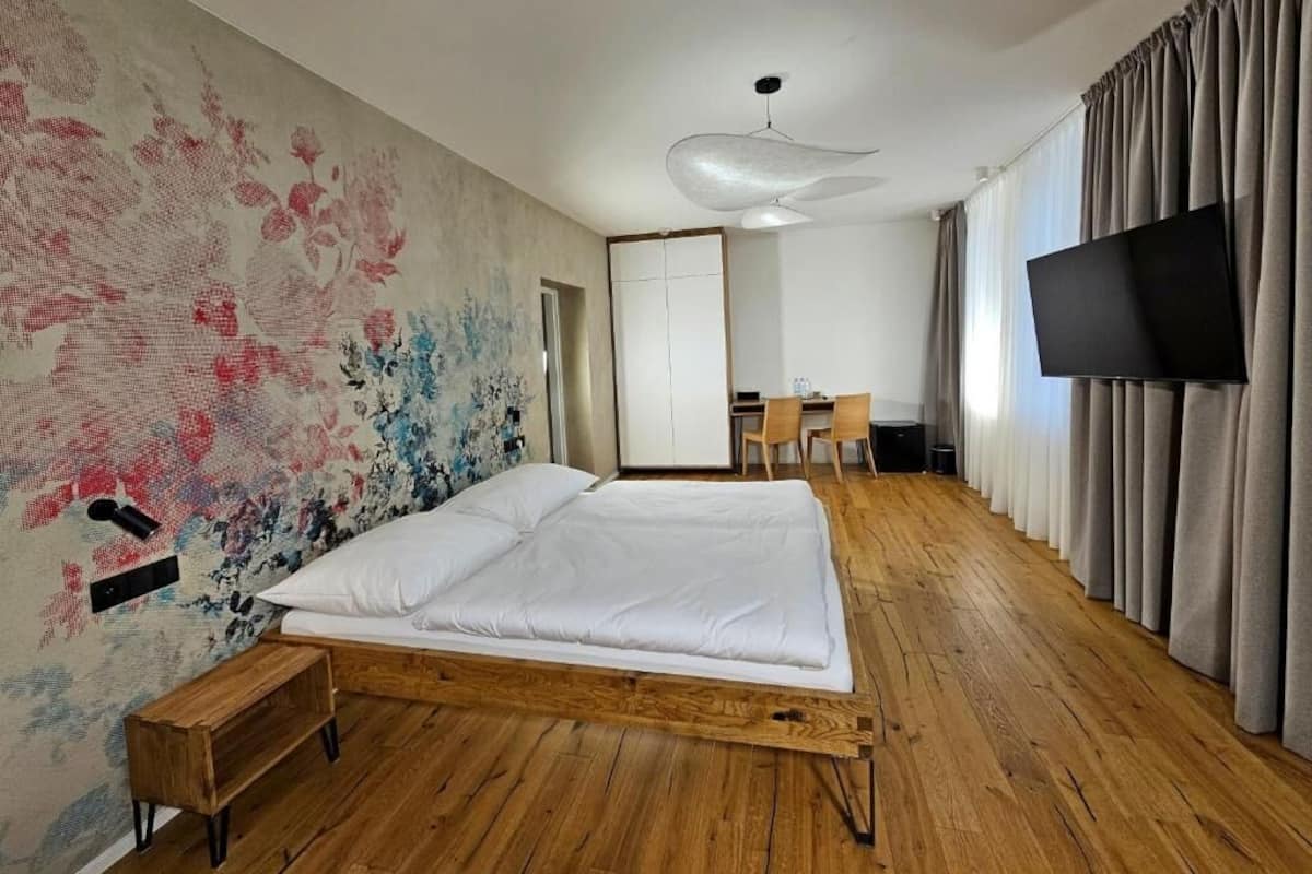 Double Room, City View (No 2)