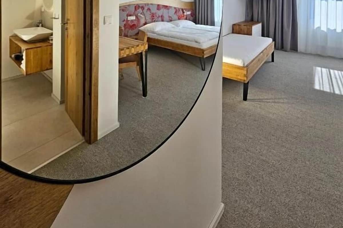Double Room, Mountain View (No 17) | Desk, laptop workspace, free WiFi, bed sheets
