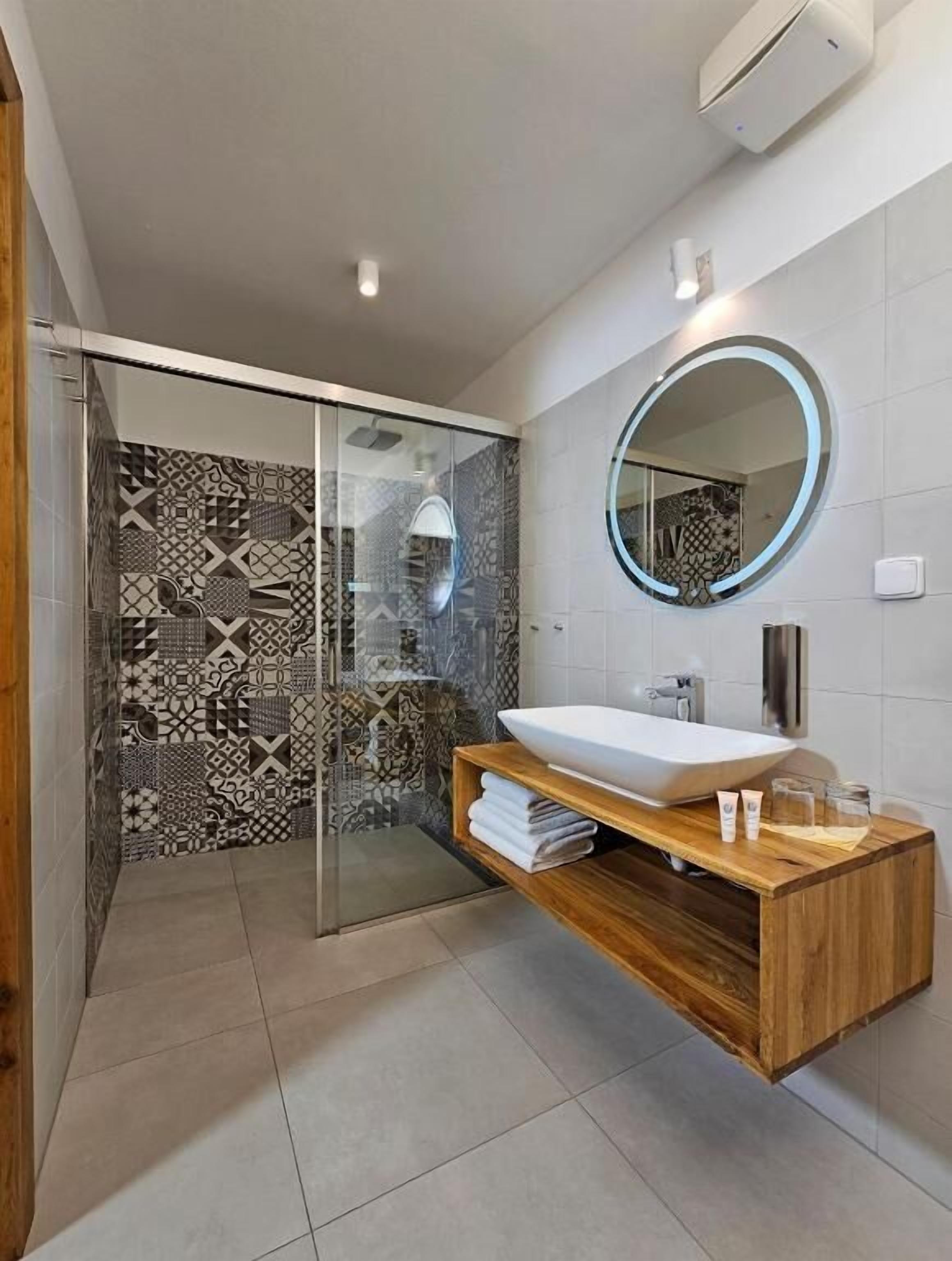 Secador de pelo, piso con calefacción en el baño, toallas, jabón