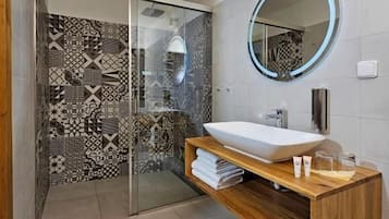 Secador de pelo, piso con calefacción en el baño, toallas, jabón