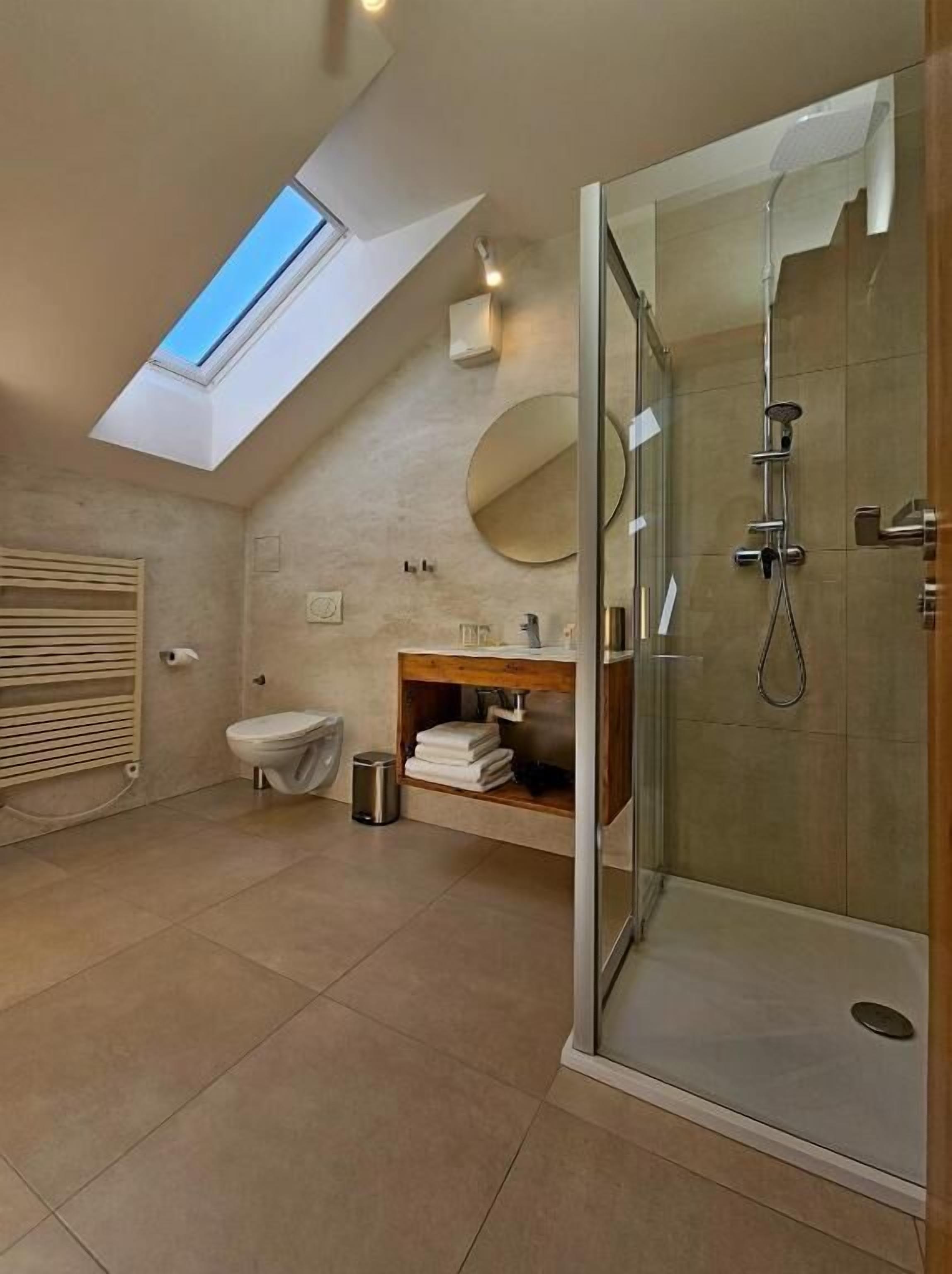 Double Room (No 14) | Bathroom | Shower, free toiletries, hair dryer, heated floors
