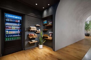 Gift shop - Close to Union Square + Rooftop Restaurant & Bar (San Francisco)