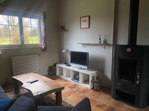 TV - Vrbo Property (Saint-Christophe-sur-Condé)