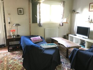 A room with a bed, a desk, a television, and a window with curtains. - The Enchanted Cottage (Saint-Christophe-sur-Condé)