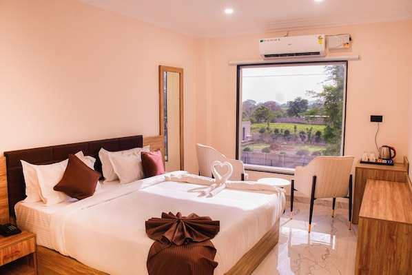 Deluxe Room | Desk, WiFi (free)