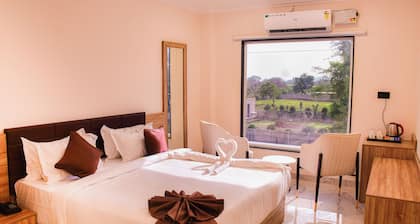 Mandu's Green Valley Resort