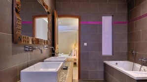 Double Room, Balcony, Pool View | Bathroom