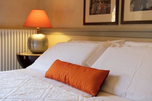 Cortinas blackout, tabla de planchar con plancha y wifi gratis 
