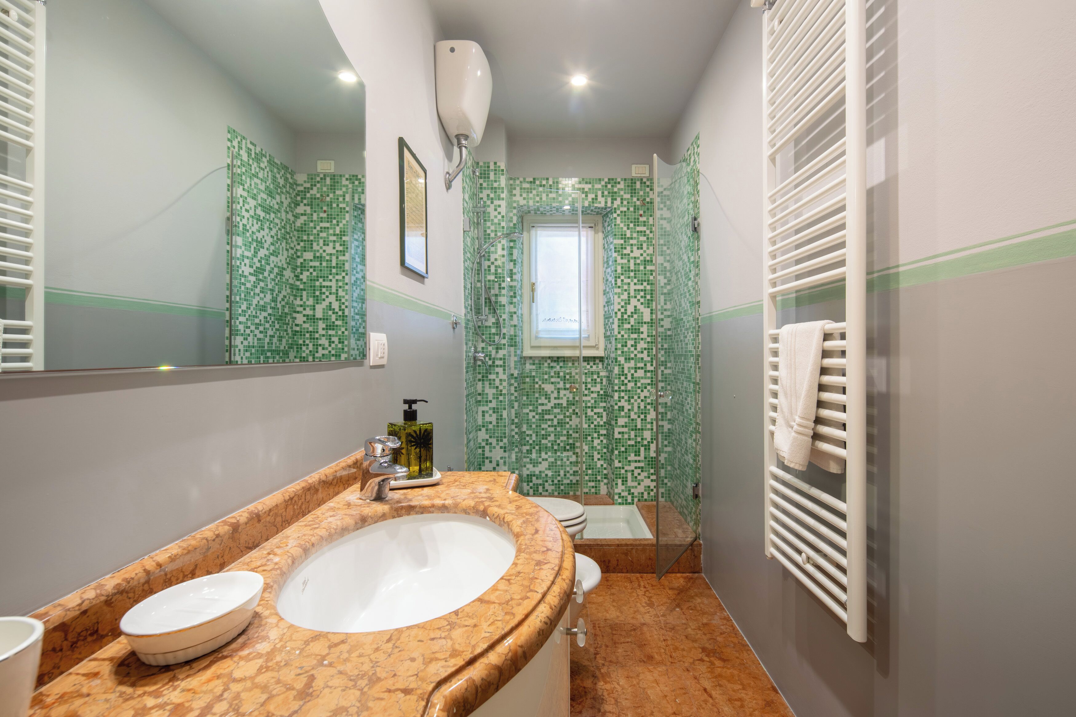 Apartment, Gartenblick | Badezimmer