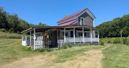 Tranquil 2-bedroom farmhouse.