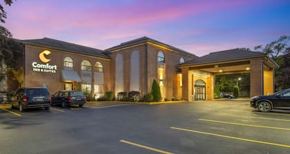 Quick Access to Chicago + Free Breakfast & Parking