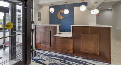 Prime Mundelein Stay + Free Breakfast & Parking
