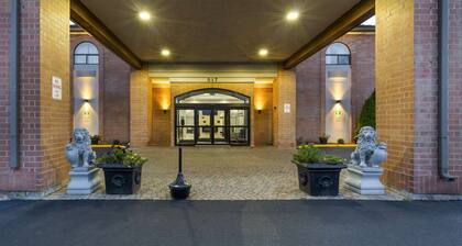 Prime Mundelein Stay + Free Breakfast & Parking
