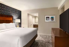 1 bedroom, desk, iron/ironing board, WiFi - Easy Access To Downtown + Free Parking&Restaurant (Pittsburgh)