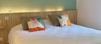Suites for 4 people—with private bathroom—in the heart of a Provençal vineyard!