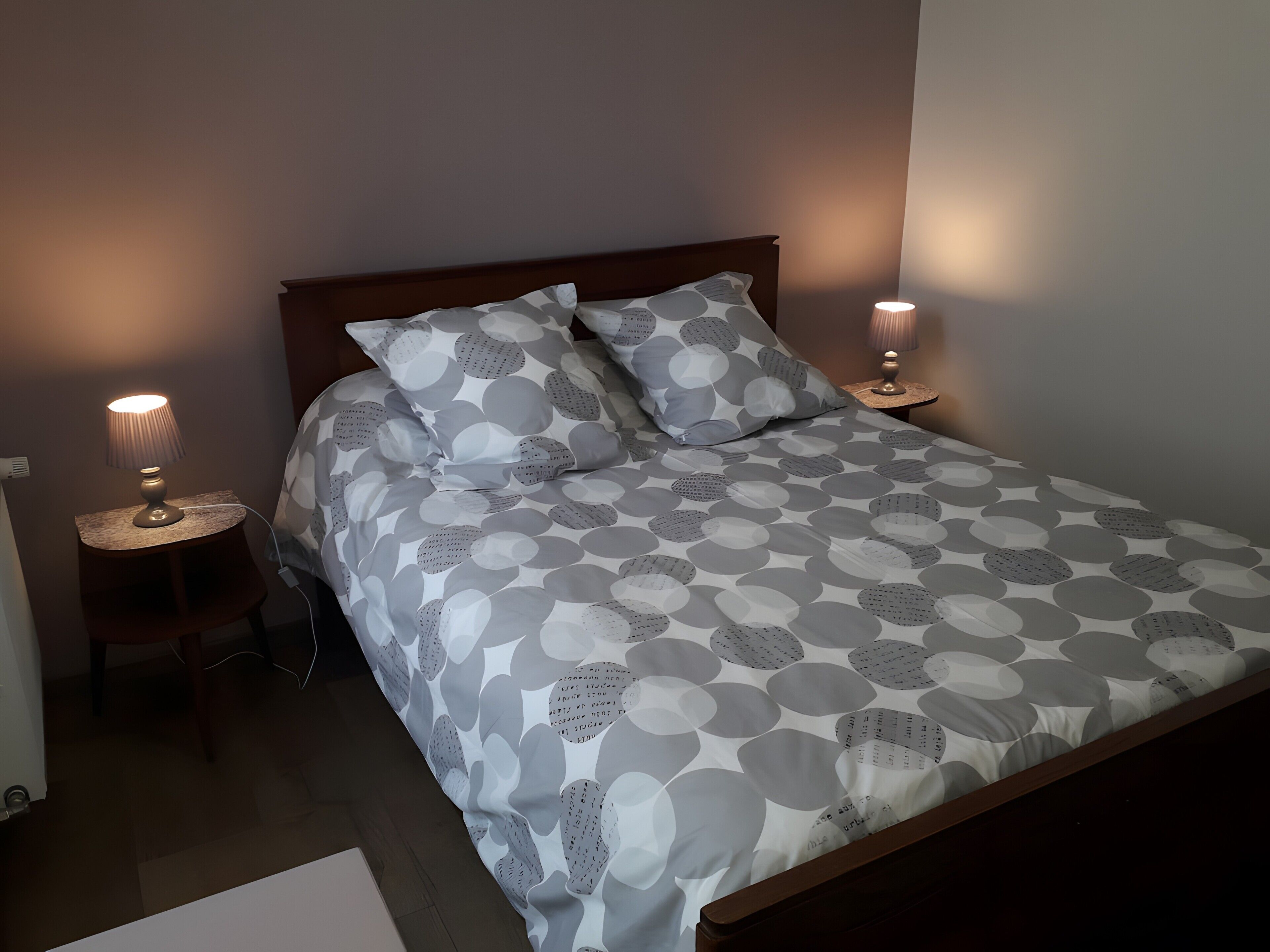 3 chambres, fer et planche à repasser, Wi-Fi, draps fournis