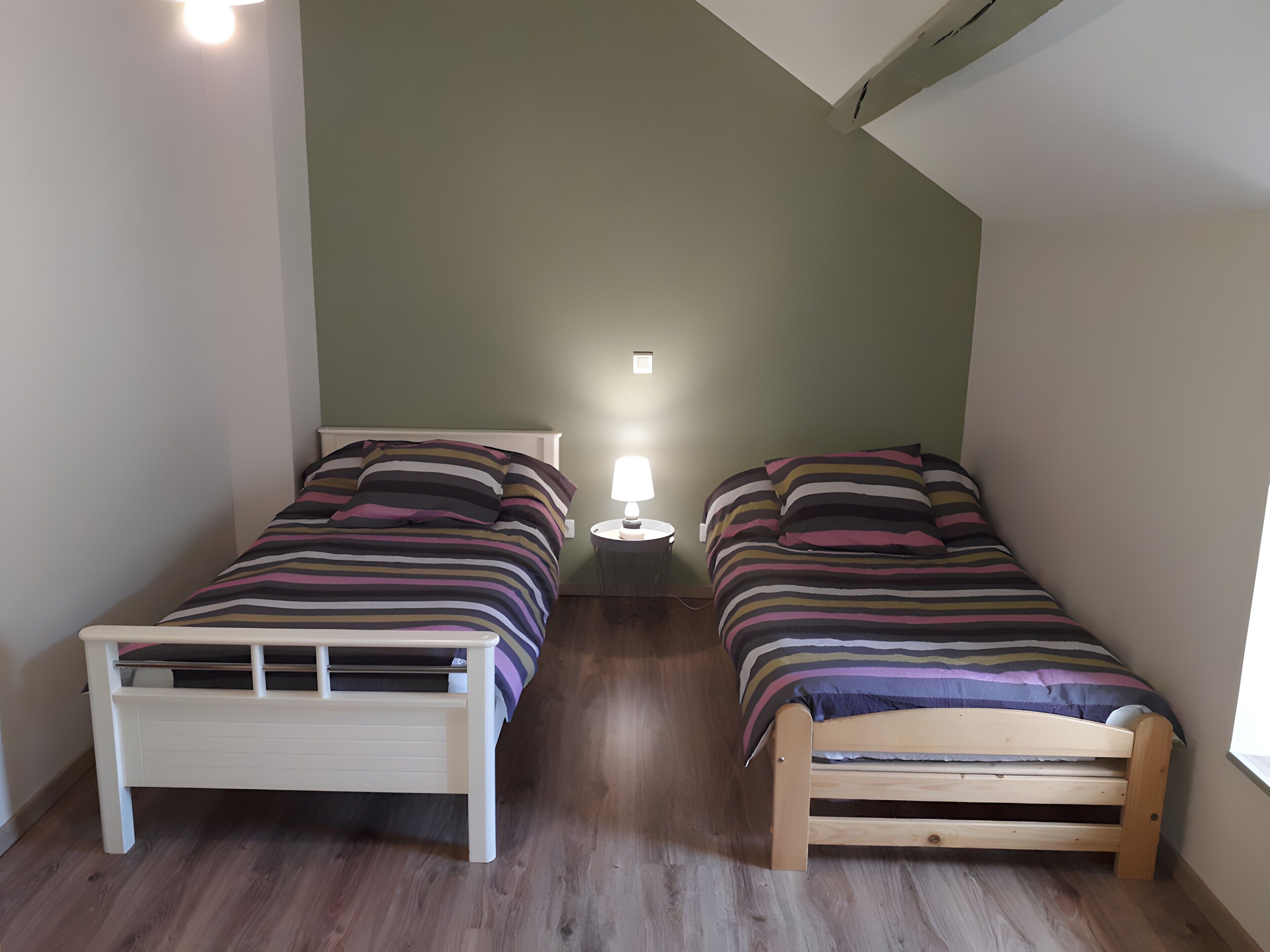 3 chambres, fer et planche à repasser, Wi-Fi, draps fournis
