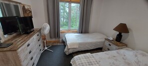 Room - Vrbo Property (Trécesson)