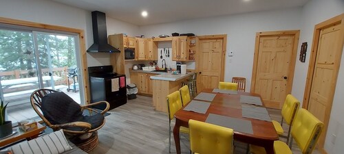 Chalet located 100 m from the provincial snowmobile and ATV trail network (Trail 93)