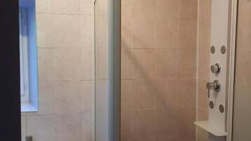 Apartment, 3 Bedrooms, Non Smoking | Bathroom