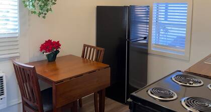 Cozy Modern Studio - Heart of Lafayette