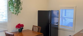 Cozy Modern Studio - Heart of Lafayette