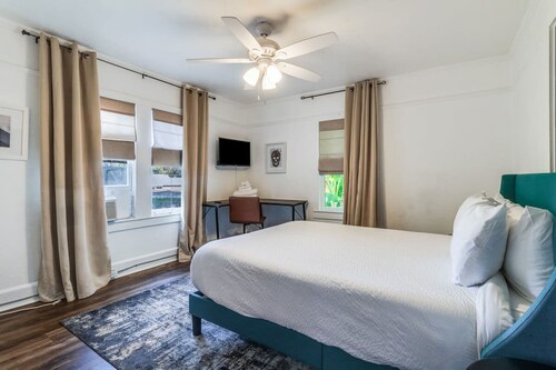 Comfortable 3BR Home Near Downtown