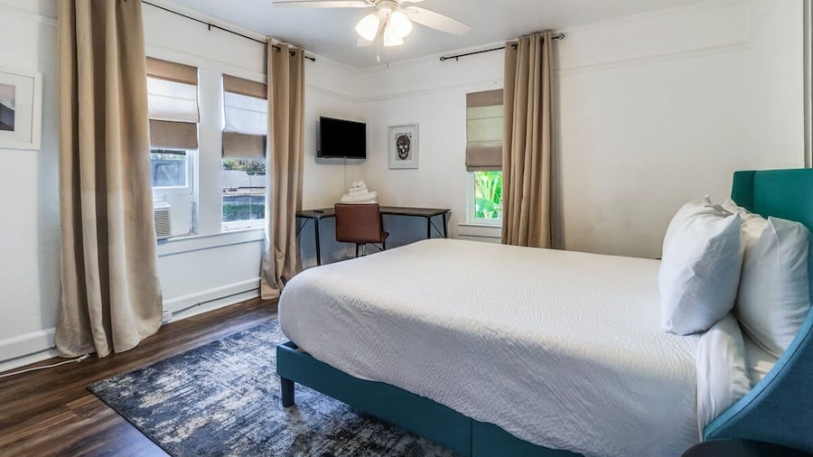 Comfortable 3BR Home Near Downtown