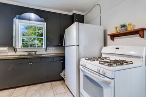 Room - Comfortable 3BR Home Near Downtown (Lafayette)