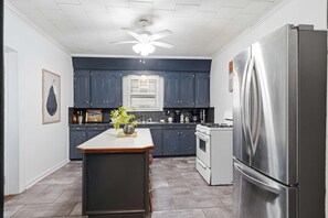1 bedroom, Internet - Private Bedroom in Spacious Home Near Downtown Laf (Lafayette)
