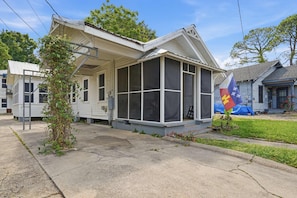 1 bedroom, Internet - Private Bedroom in Spacious Home Near Downtown Laf (Lafayette)