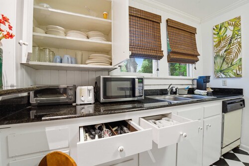 Spacious 2BR Perfect for Work Crews or Families