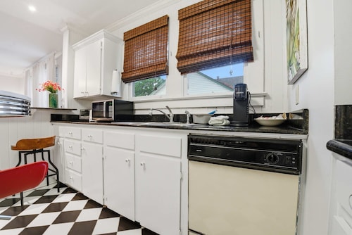 Spacious 2BR Perfect for Work Crews or Families