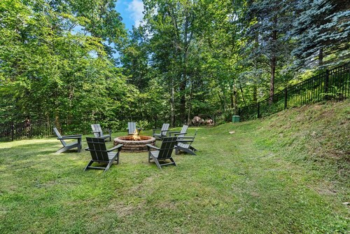 Sunrise at Sugar - Fenced yard, hot tub, views, pet friendly