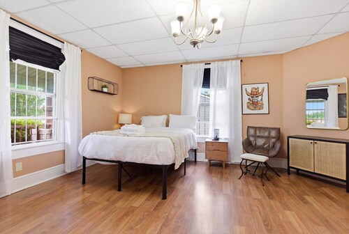 Downtown Lafayette 4BR Home With Parking