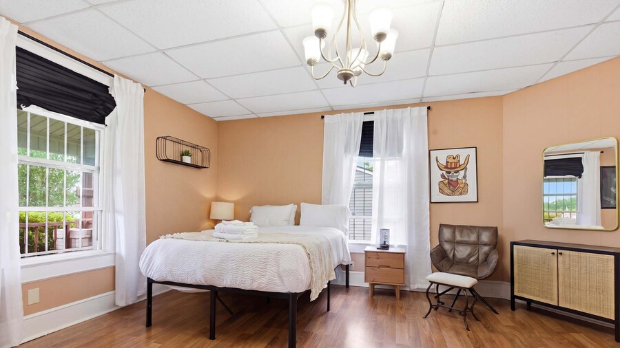 Downtown Lafayette 4BR Home With Parking