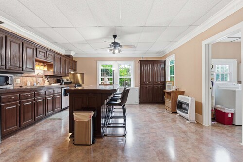 Downtown Lafayette 4BR Home With Parking