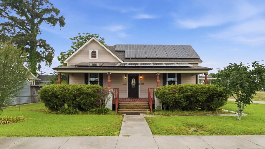 Downtown Lafayette 4BR Home With Parking