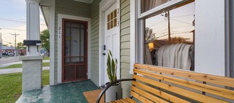Cozy 1BR Cottage w Kitchen Laundry