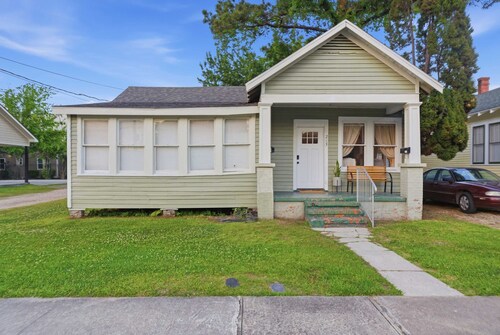 Cozy 1BR Cottage w Kitchen Laundry