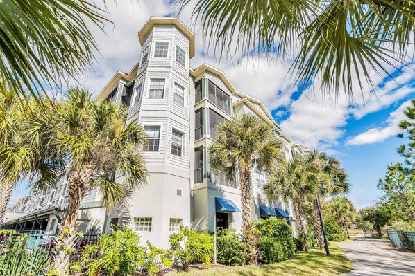 3 bedrooms, Internet - Upstay Large Family Condo w Pool Sauna (Winter Garden)