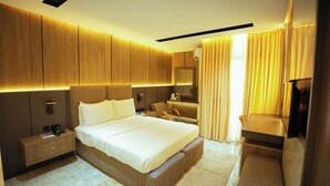 Desk, laptop workspace, free WiFi, bed sheets - Landmark Nike Lake Resort (Enugu)