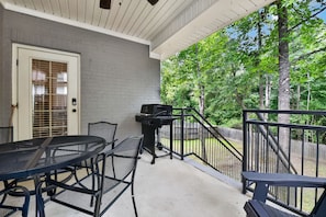Outdoor dining - Heisman Haven | Pet-Friendly Tuscaloosa Retreat (Tuscaloosa)